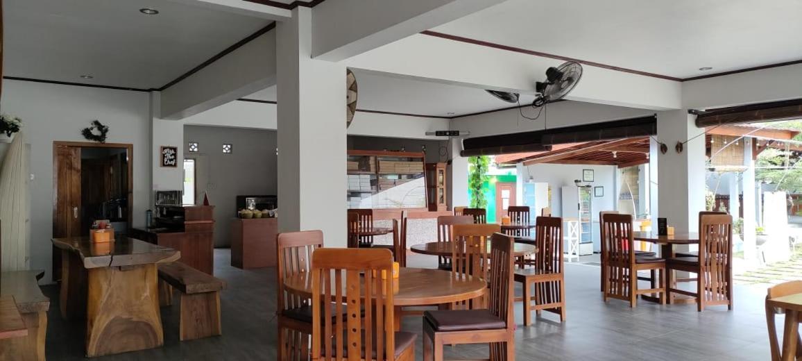 Mama Nings Beach Hotel Sekongkang Exterior foto