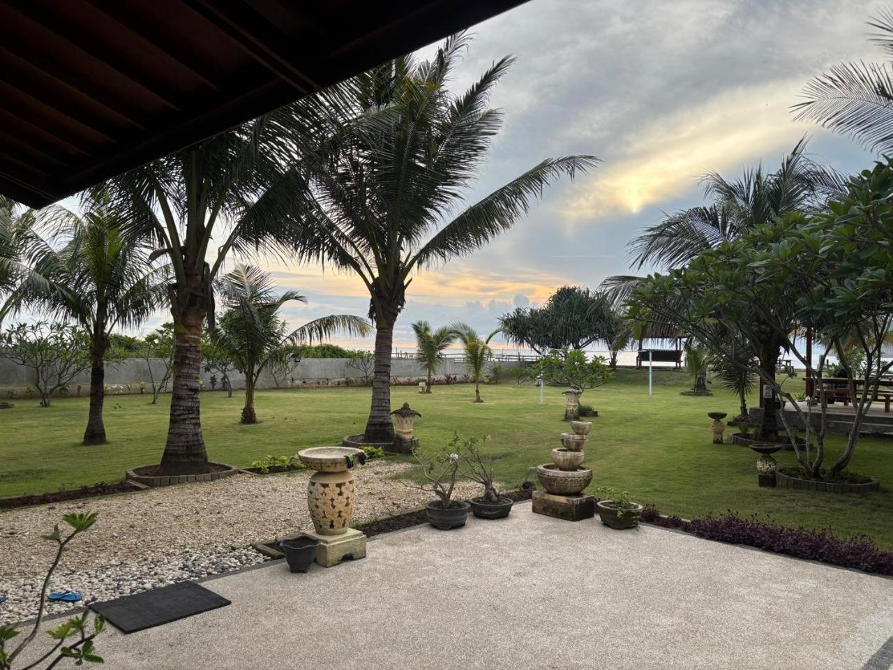 Mama Nings Beach Hotel Sekongkang Exterior foto